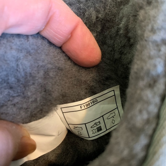 UGG Australia Classic Metallic Gray Leather Suede BOOTS size 7 Fur lined, Warm - Picture 7 of 8